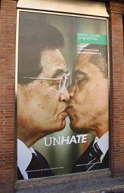Benettonova zadnja kampanja iz leta 2011, naslovljena UNHATE